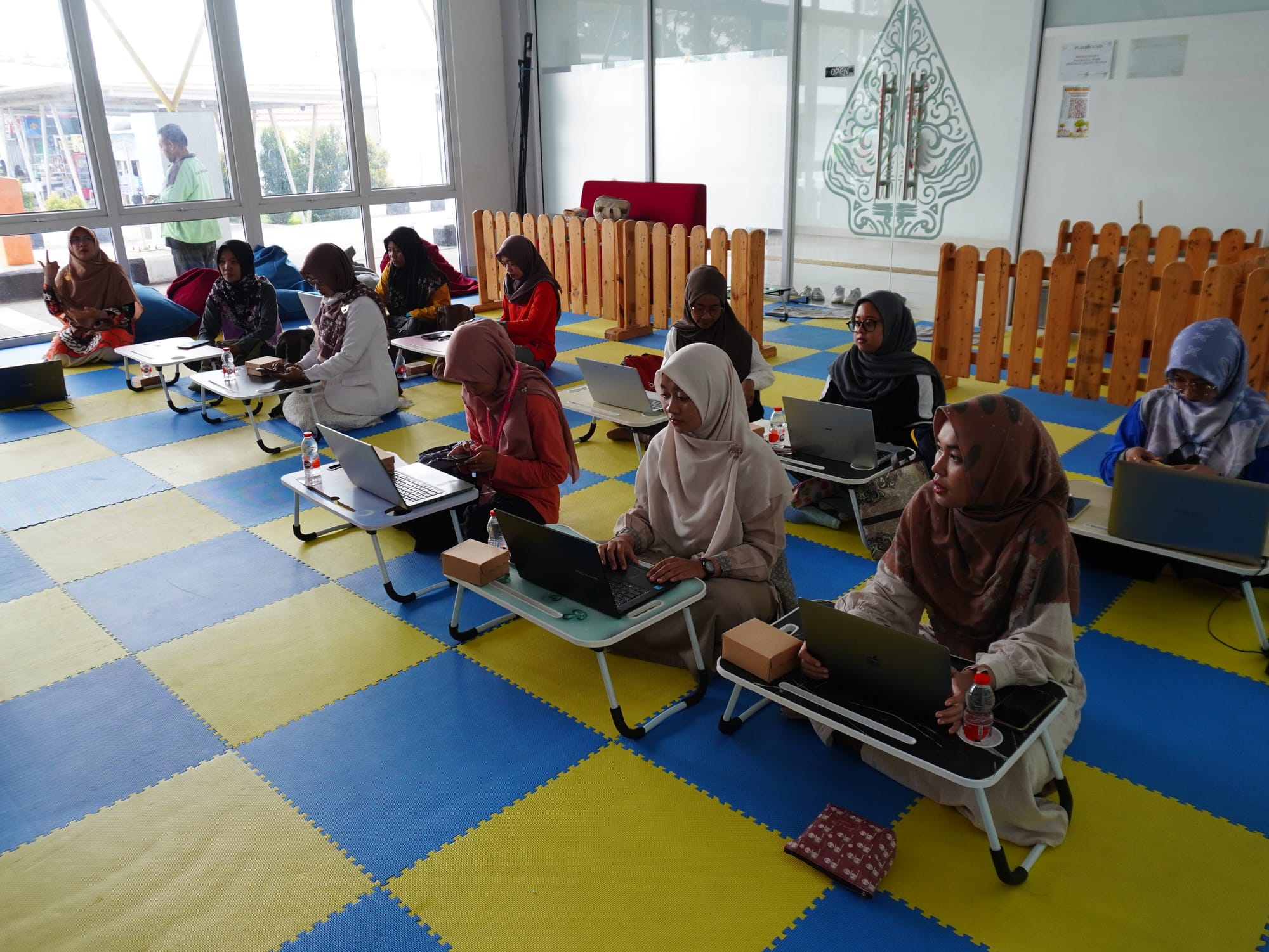 Super Class: Kreatif Mengajar di Era Teknologi